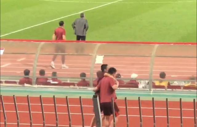 【现场直击】李磊伤情无碍?已回到替补席观看比赛