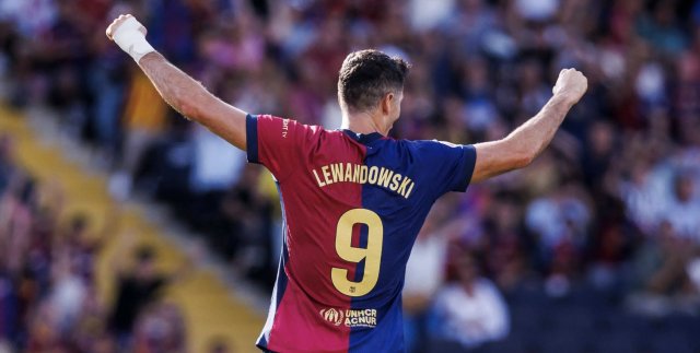 梅罗之后第三人,莱万突破欧冠百球大关