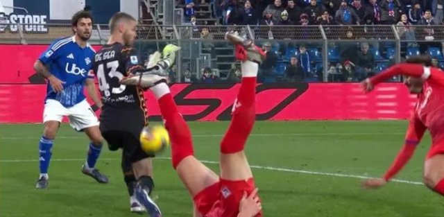 万夫莫开!德赫亚精彩三连扑