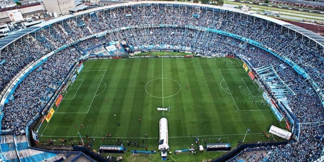 来自南美球迷的热情,看台有点顶不住了