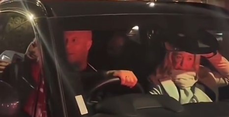 堵车不无聊,粉丝来解闷