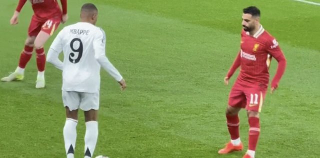 姆巴佩散步带球被断,现在状态不佳啊